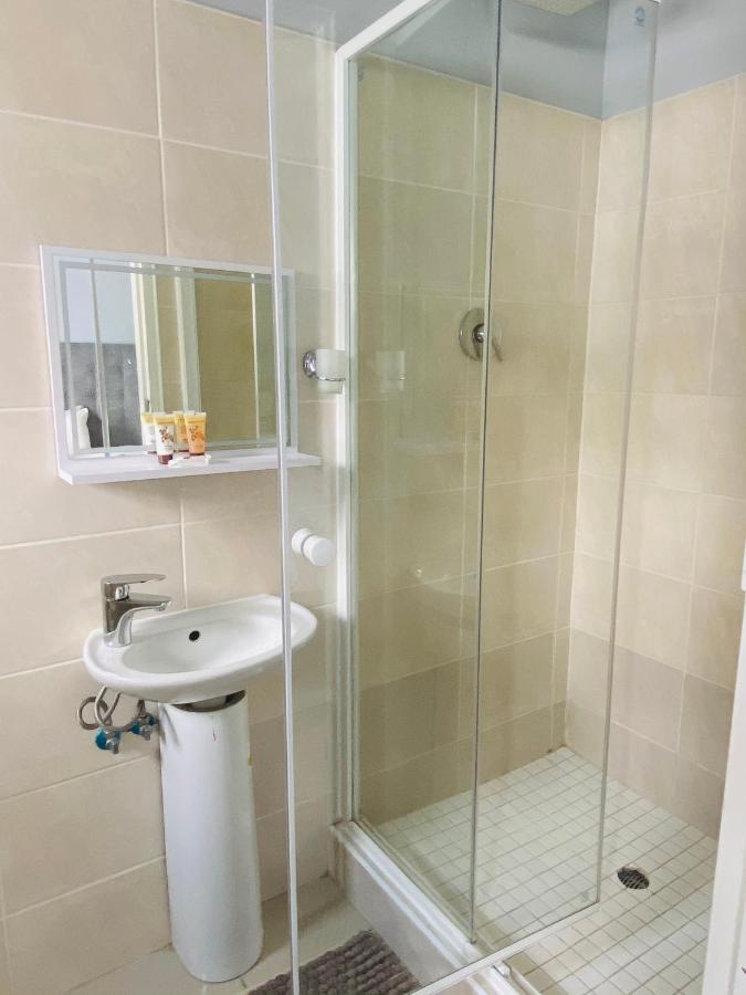 Infinity Bnb Габороне Экстерьер фото